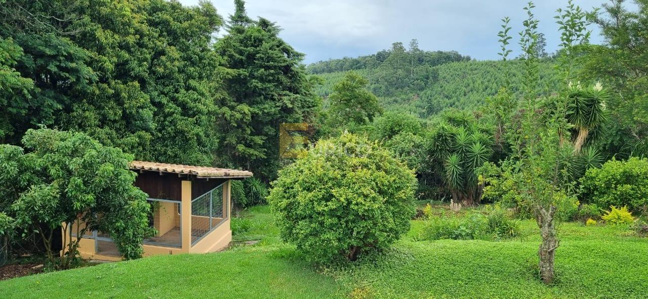 Casa em condomínio à venda no Condomínio Vale da Santa Fé em Vinhedo/SP:
