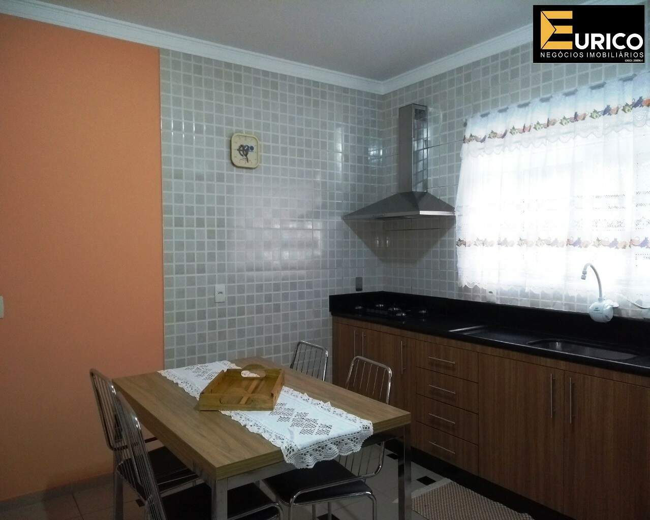 Casa em condomínio à venda no Condomínio Recanto Florido em Vinhedo/SP: Cozinha planejada