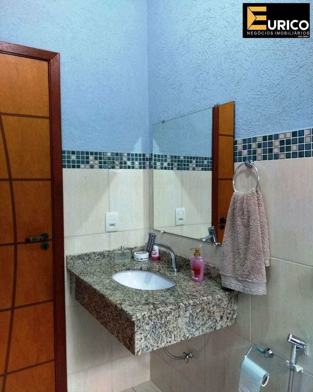 Casa em condomínio à venda no Condomínio Recanto Florido em Vinhedo/SP: Banheiro social