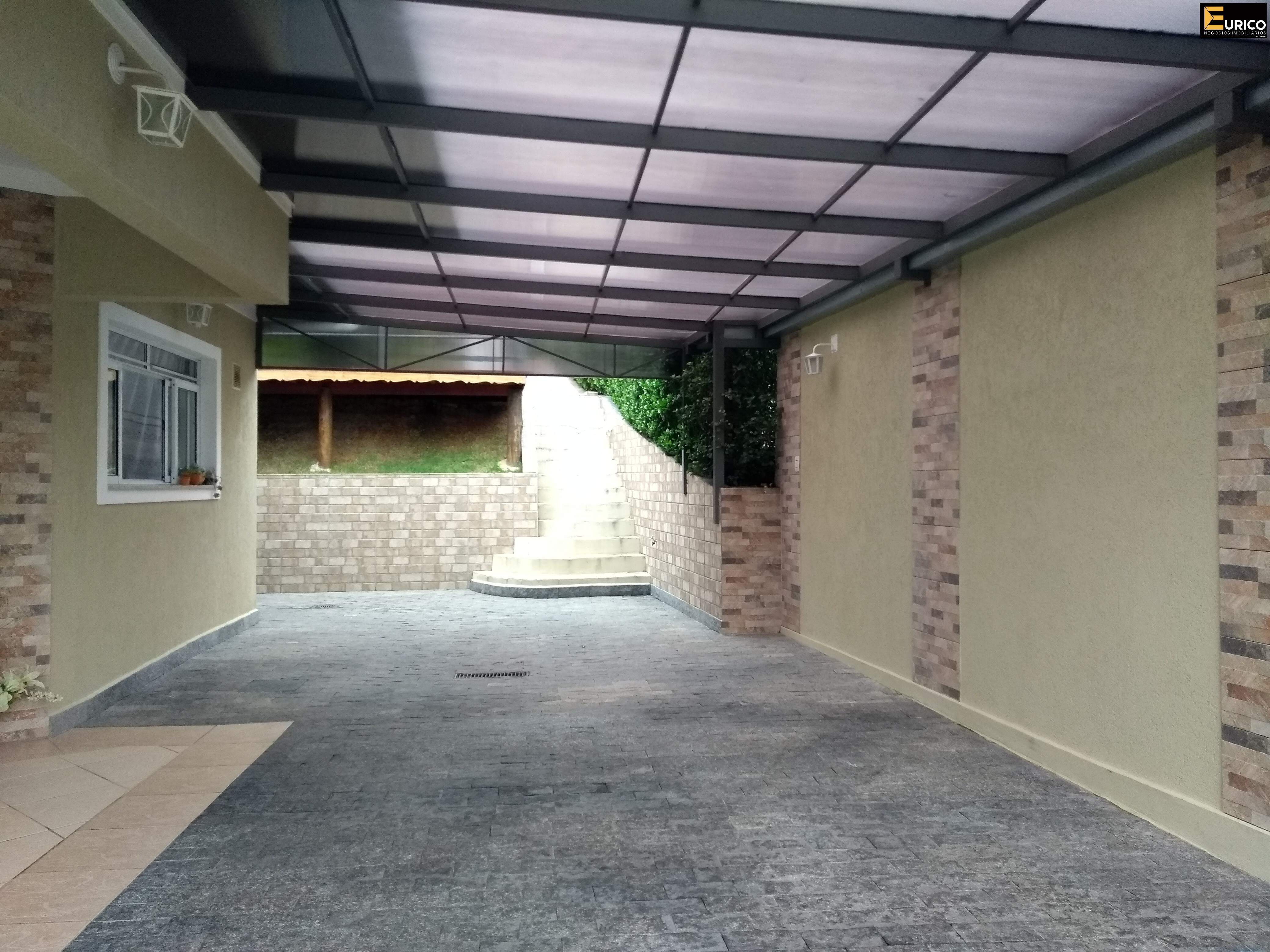 Casa em condomínio à venda no Condomínio Recanto Florido em Vinhedo/SP: Garagem coberta