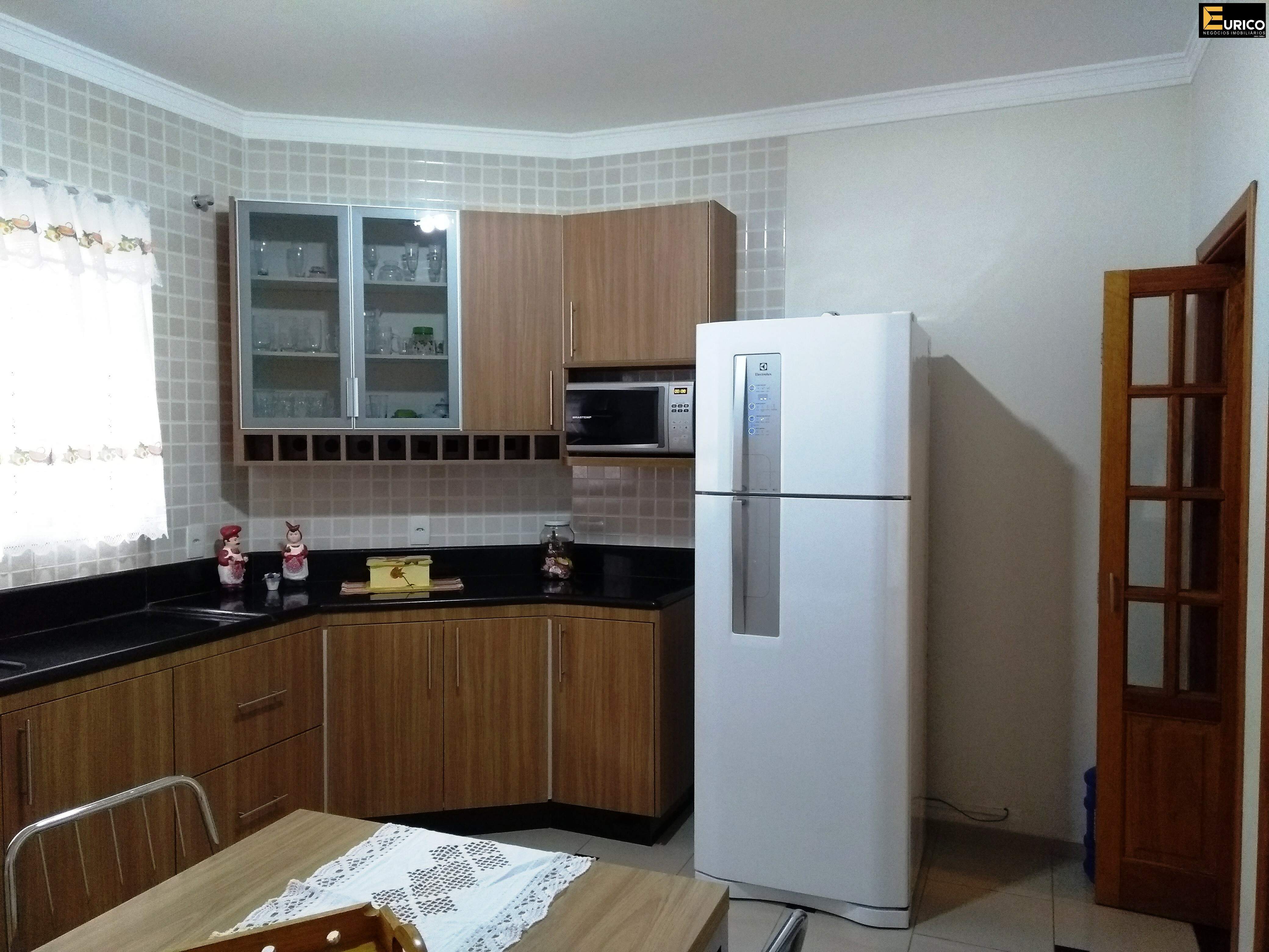 Casa em condomínio à venda no Condomínio Recanto Florido em Vinhedo/SP: Cozinha planejada