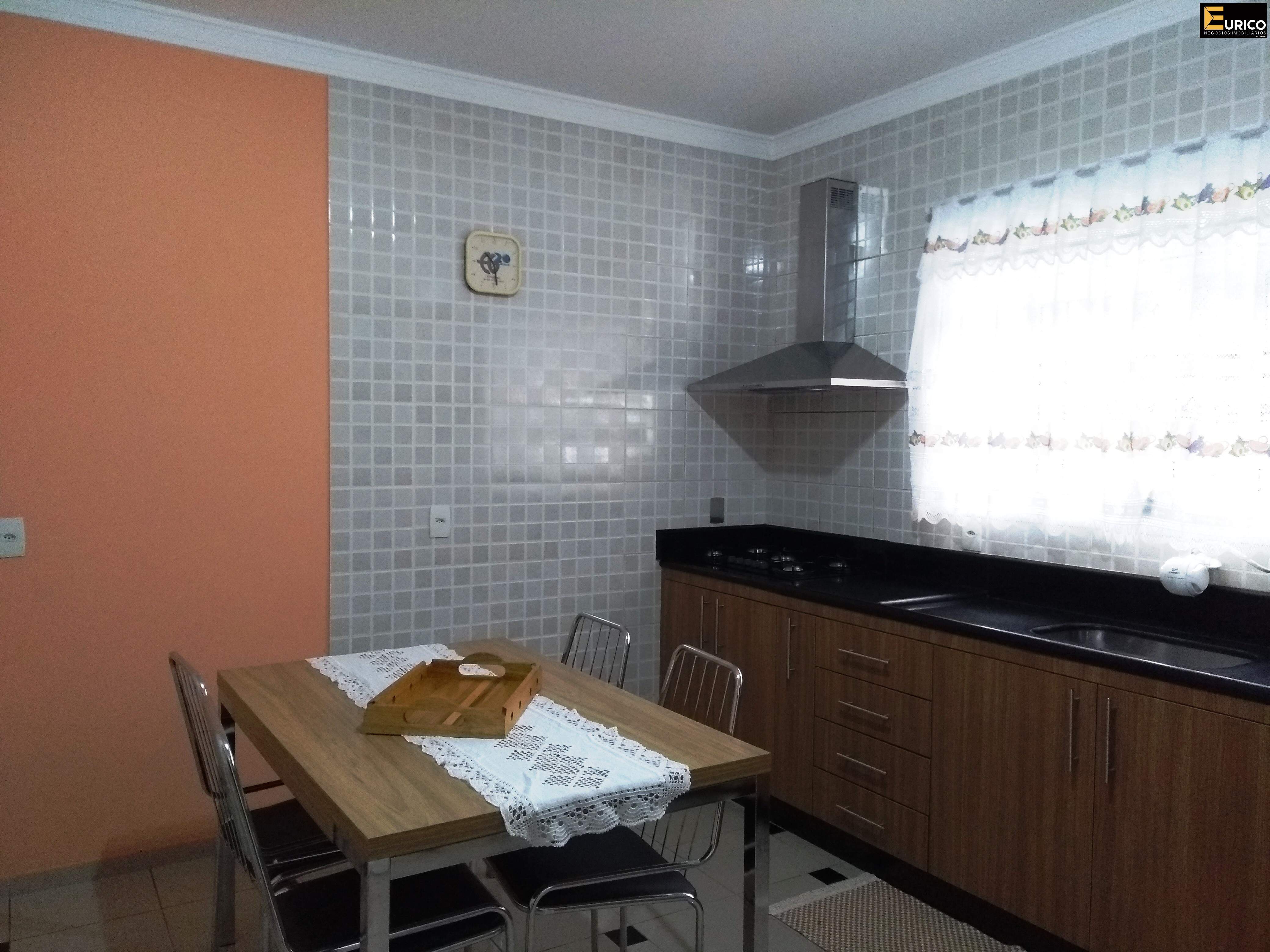 Casa em condomínio à venda no Condomínio Recanto Florido em Vinhedo/SP: Cozinha planejada