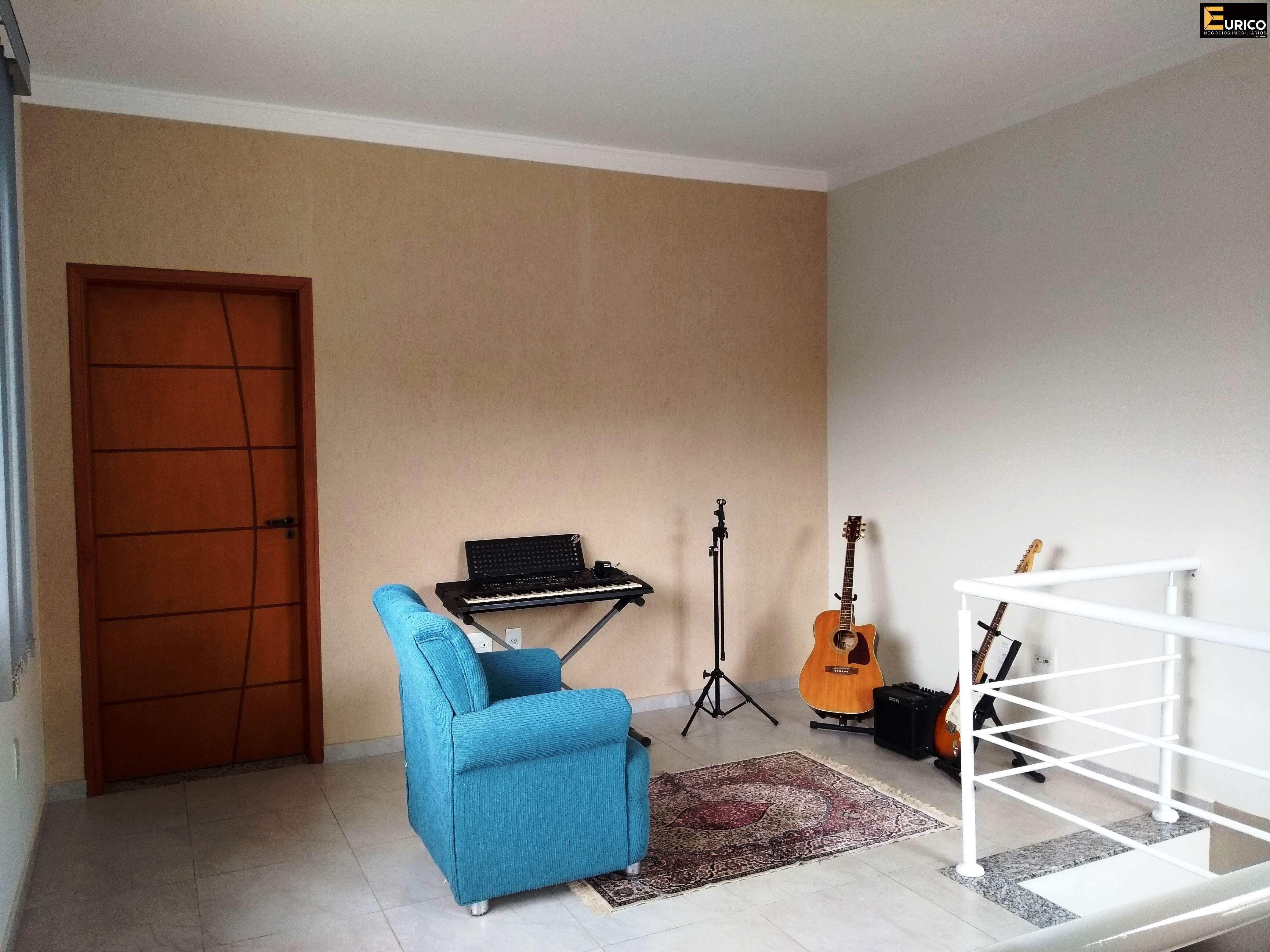 Casa em condomínio à venda no Condomínio Recanto Florido em Vinhedo/SP: Hall andar superior