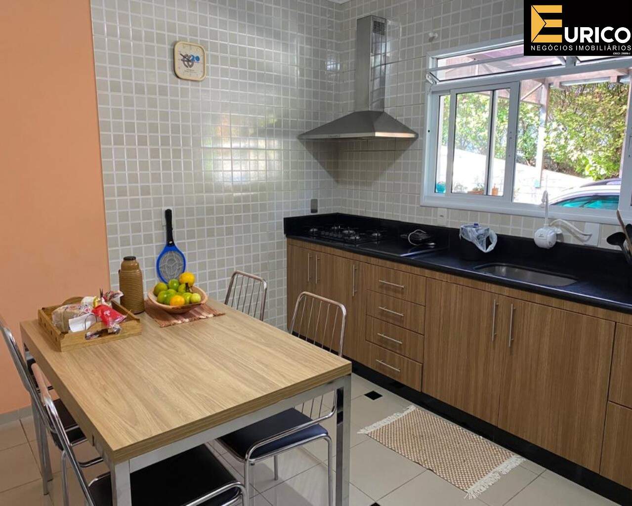 Casa em condomínio à venda no Condomínio Recanto Florido em Vinhedo/SP: Cozinha planejada