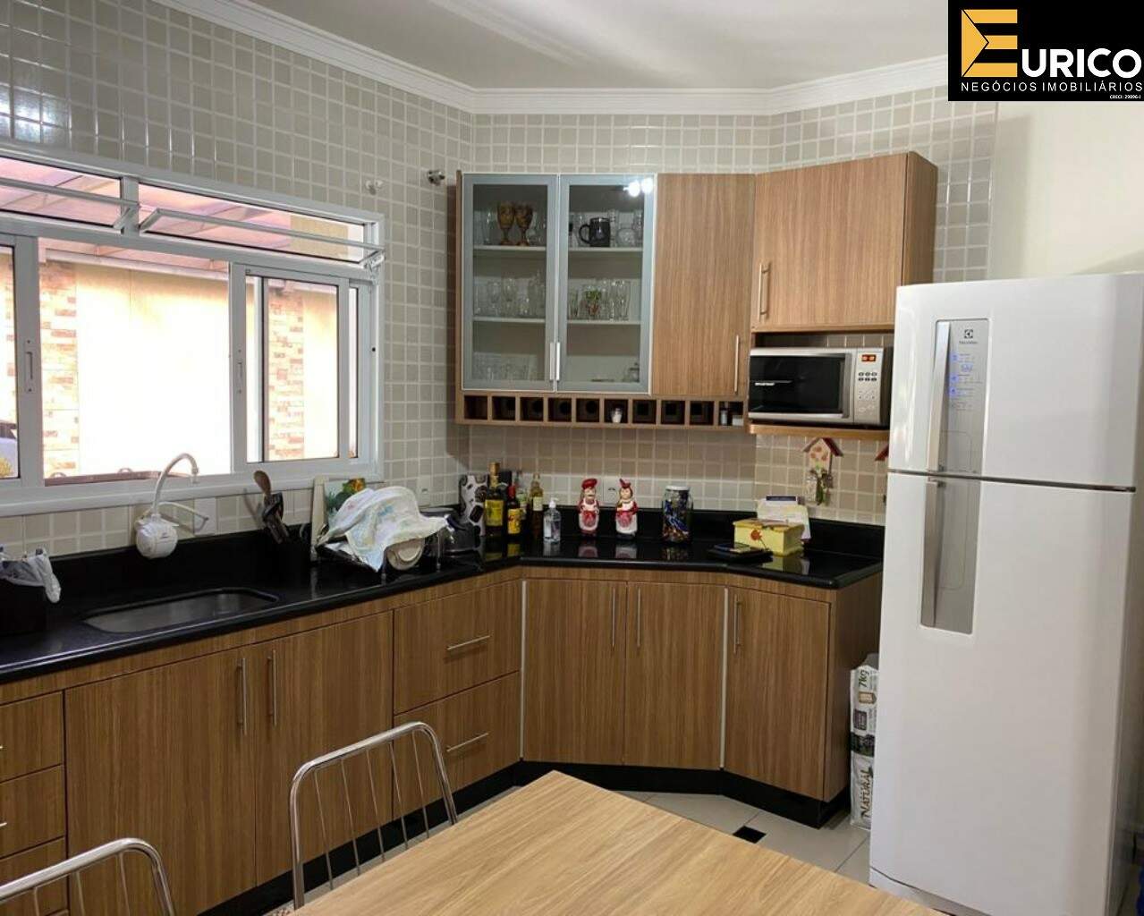 Casa em condomínio à venda no Condomínio Recanto Florido em Vinhedo/SP: Cozinha planejada