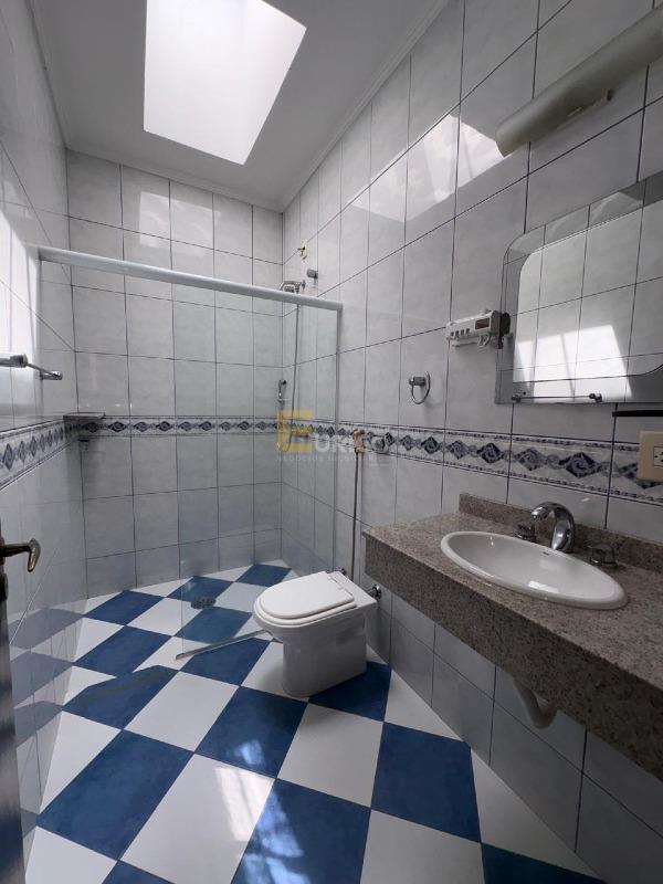 Casa em condomínio para aluguel no Condomínio Vista Alegre - Sede em Vinhedo/SP: wc 3ª suíte