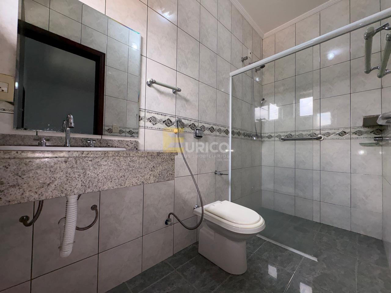 Casa em condomínio para aluguel no Condomínio Vista Alegre - Sede em Vinhedo/SP: wc 1ª suíte