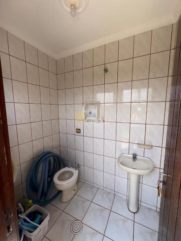 Casa em condomínio para aluguel no Condomínio Vista Alegre - Sede em Vinhedo/SP: wc da piscina
