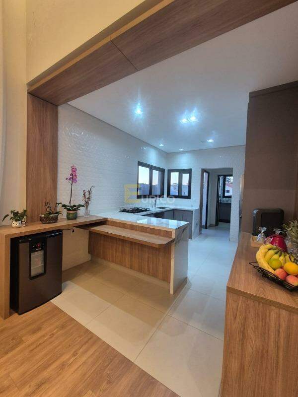 Casa em condomínio à venda no Condomínio Via Castelli em Louveira/SP: 