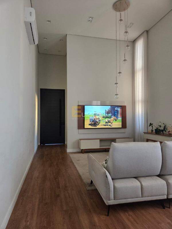 Casa em condomínio à venda no Condomínio Via Castelli em Louveira/SP: 