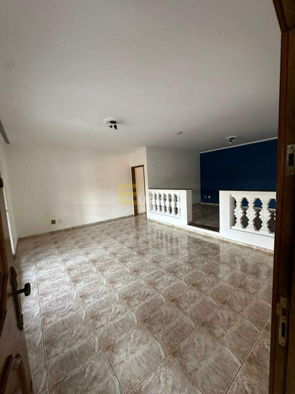 Casa à venda no JARDIM LORENA em Valinhos/SP: 
