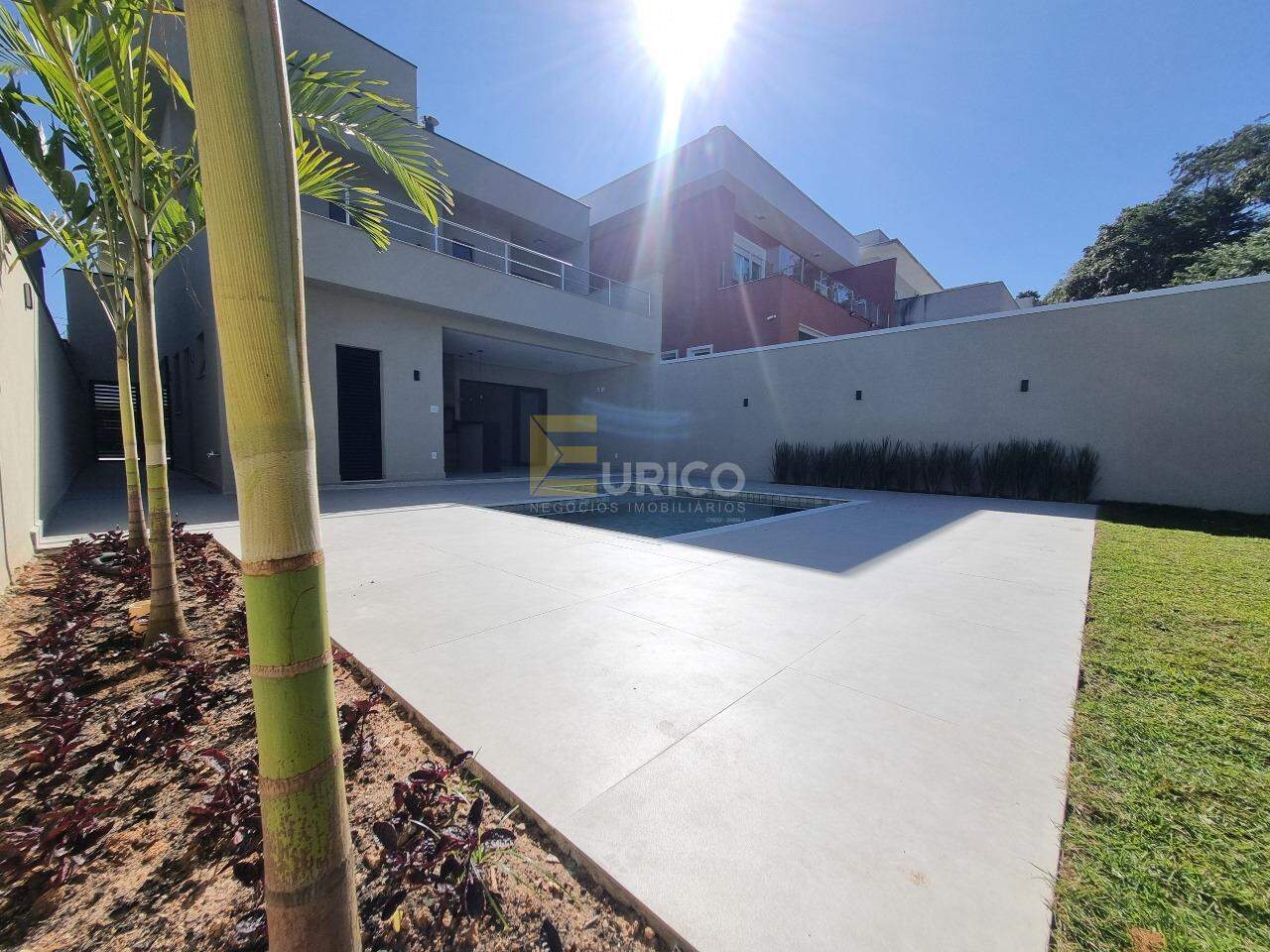 Casa em condomínio à venda no Condomínio Reserva da Mata em Vinhedo/SP: vista dos fundos com piscina 