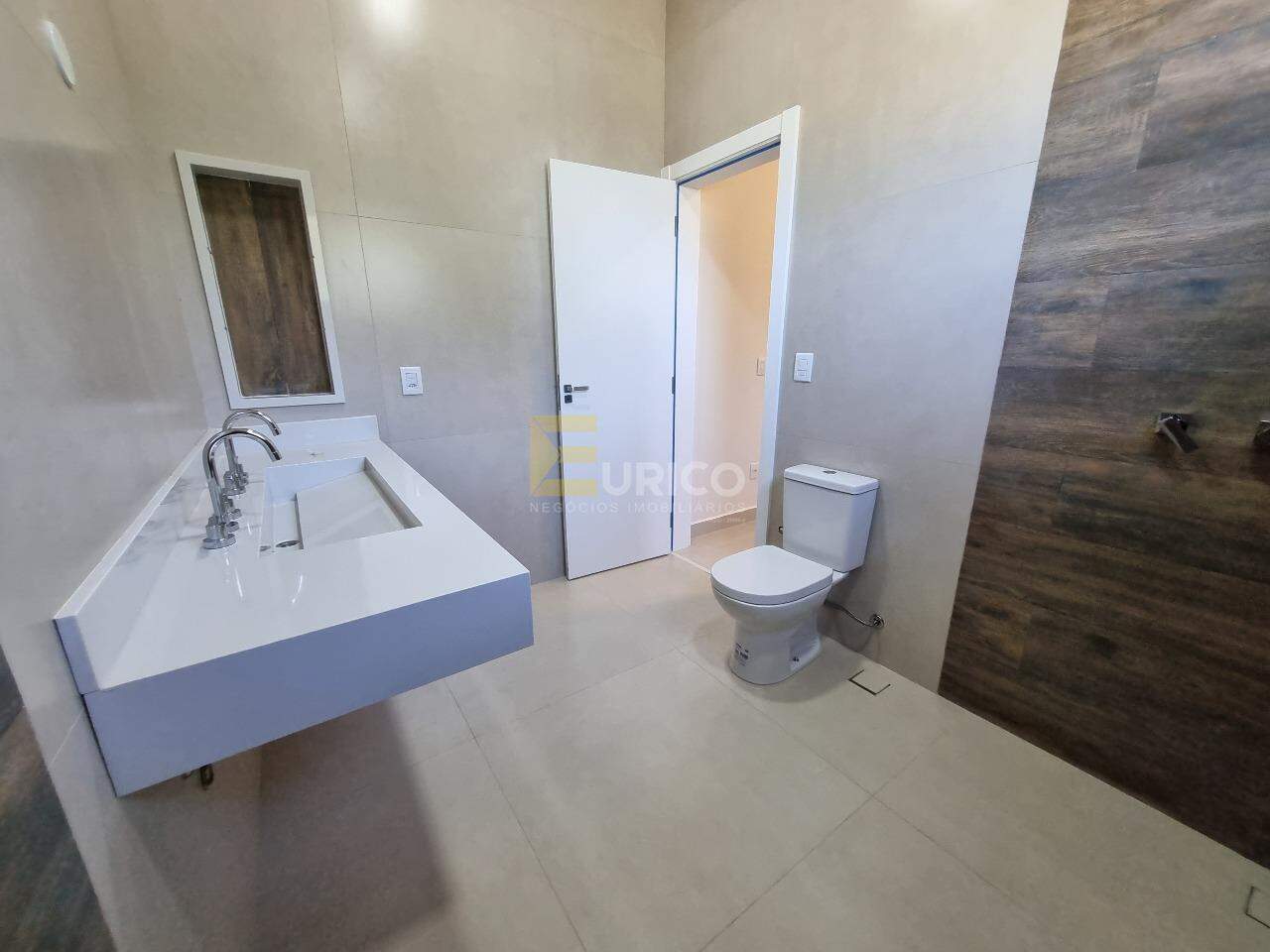 Casa em condomínio à venda no Condomínio Reserva da Mata em Vinhedo/SP: Banheiro suíte master
