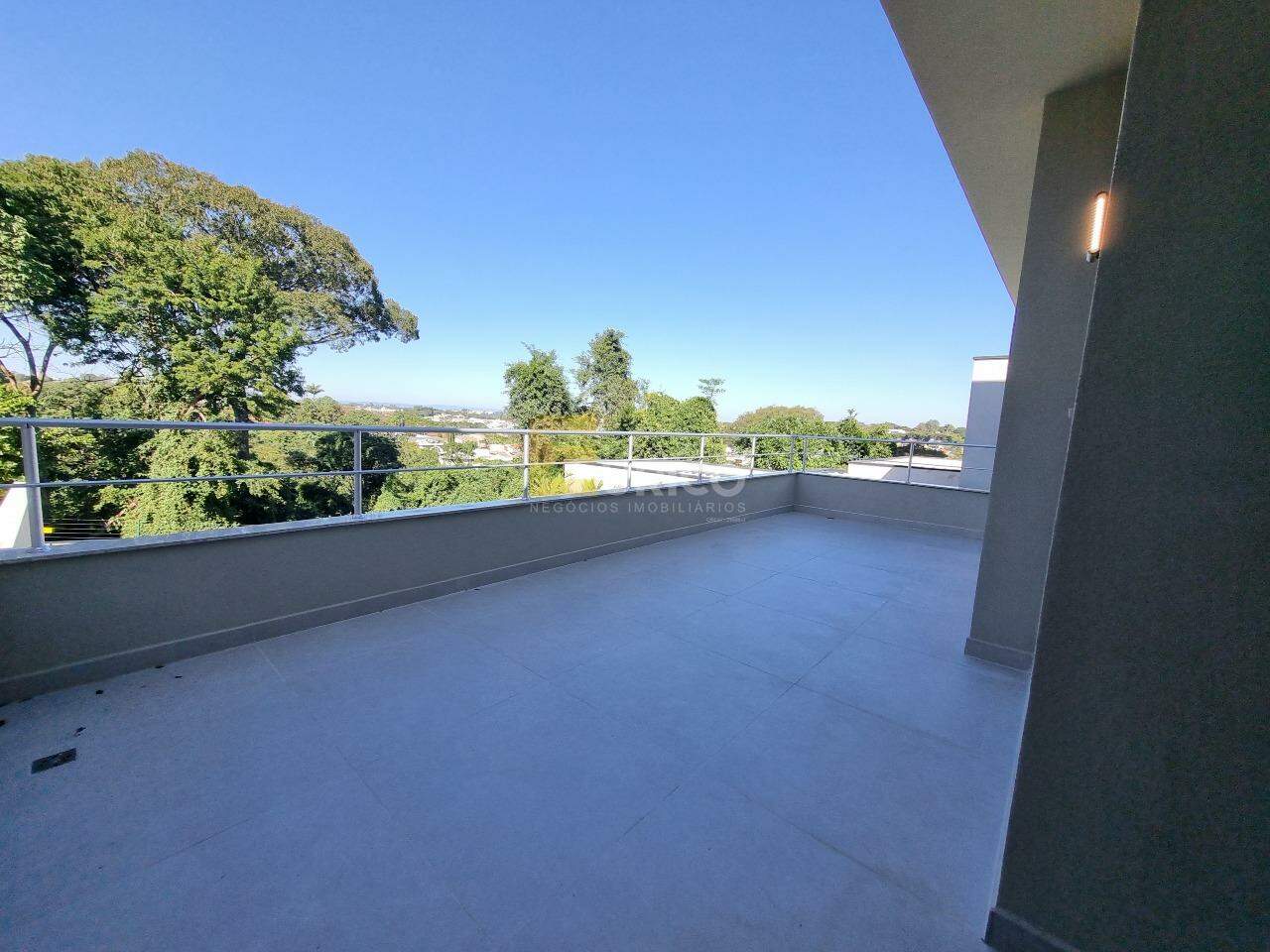 Casa em condomínio à venda no Condomínio Reserva da Mata em Vinhedo/SP: Varanda com vista da suíte master