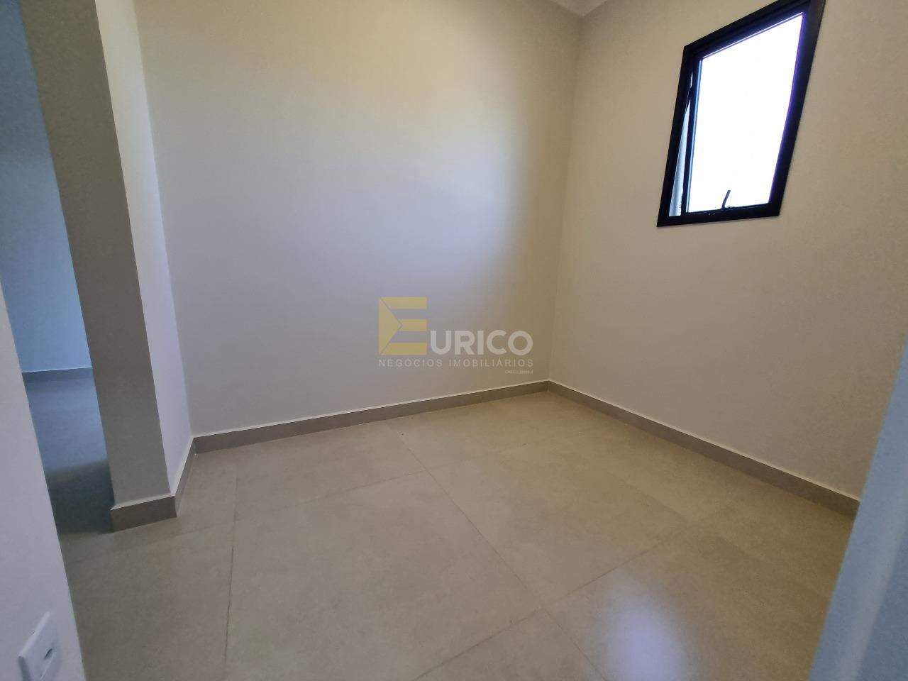 Casa em condomínio à venda no Condomínio Reserva da Mata em Vinhedo/SP: Closet