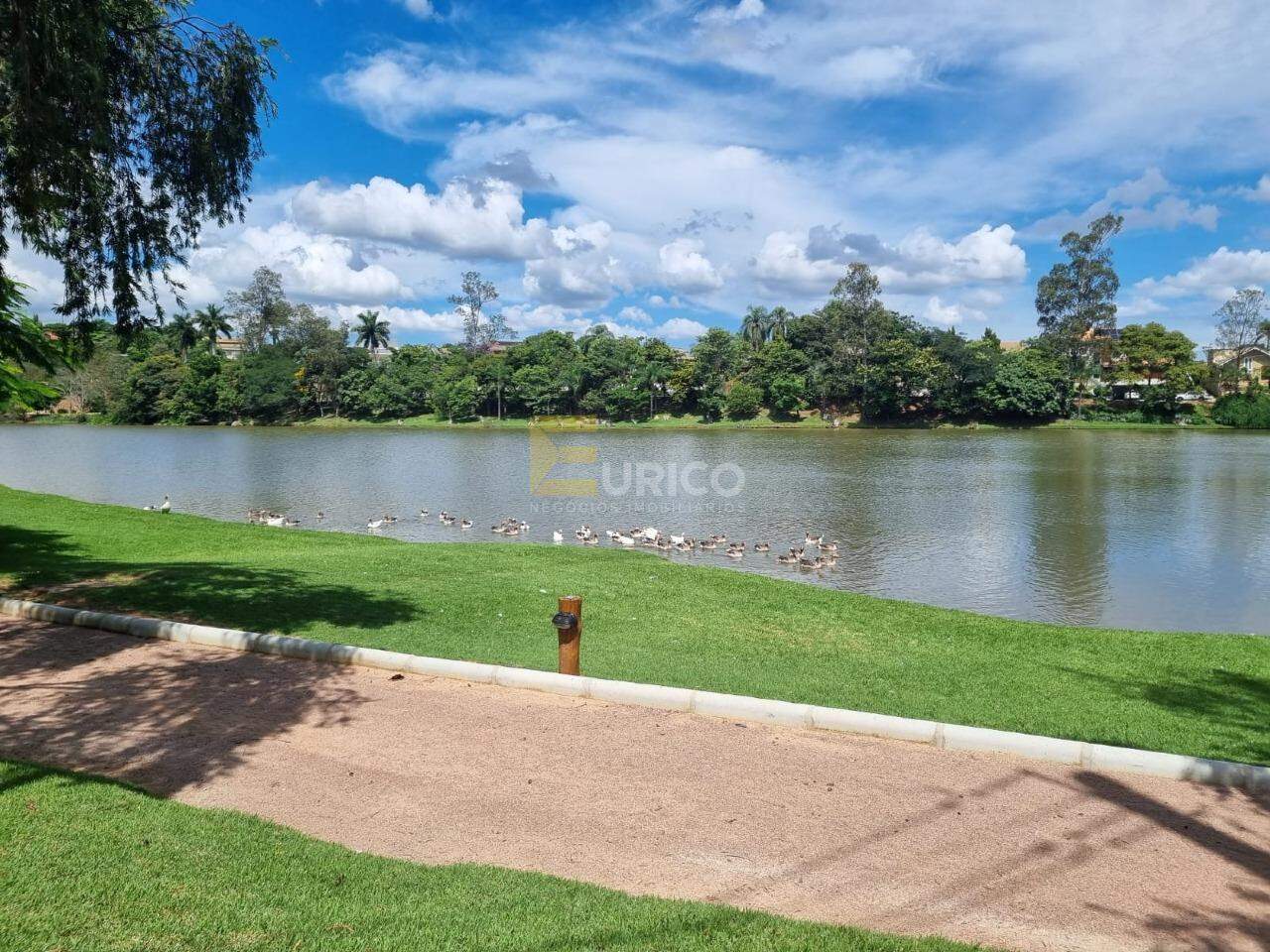 Terreno em Condomínio à venda no Condomínio São Joaquim em Vinhedo/SP: lago do condomínio