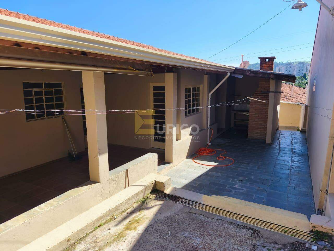 Casa à venda no PARQUE DAS COLINAS em Valinhos/SP: 