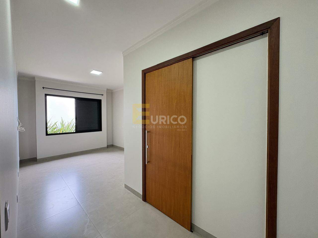 Casa em condomínio para aluguel no Condomínio Recanto dos Paturis em Vinhedo/SP: SUÍTE PRINCIPAL