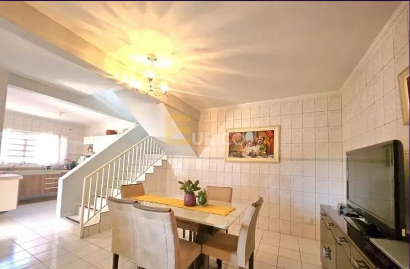 Casa à venda no JARDIM PANORAMA em Valinhos/SP: 