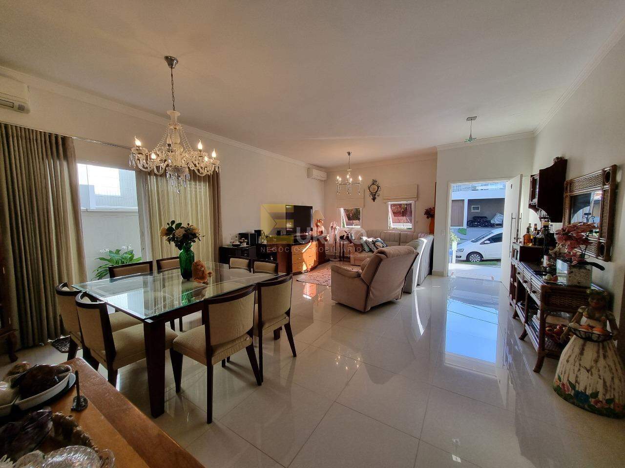 Casa em condomínio à venda no Condomínio Fiorella em Valinhos/SP: Sala de estar / jantar