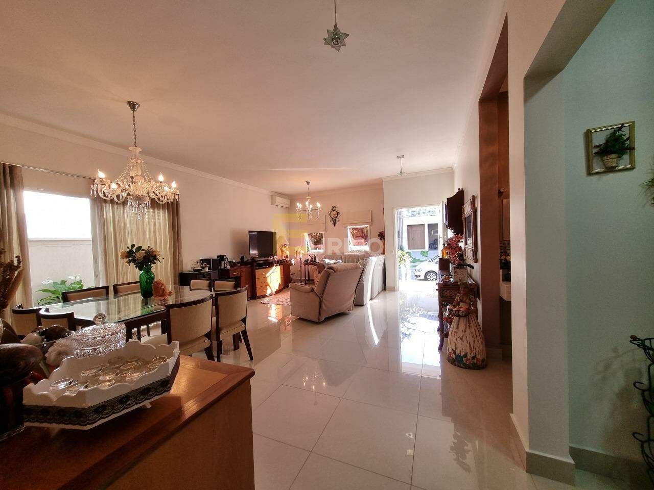 Casa em condomínio à venda no Condomínio Fiorella em Valinhos/SP: Sala de estar / jantar