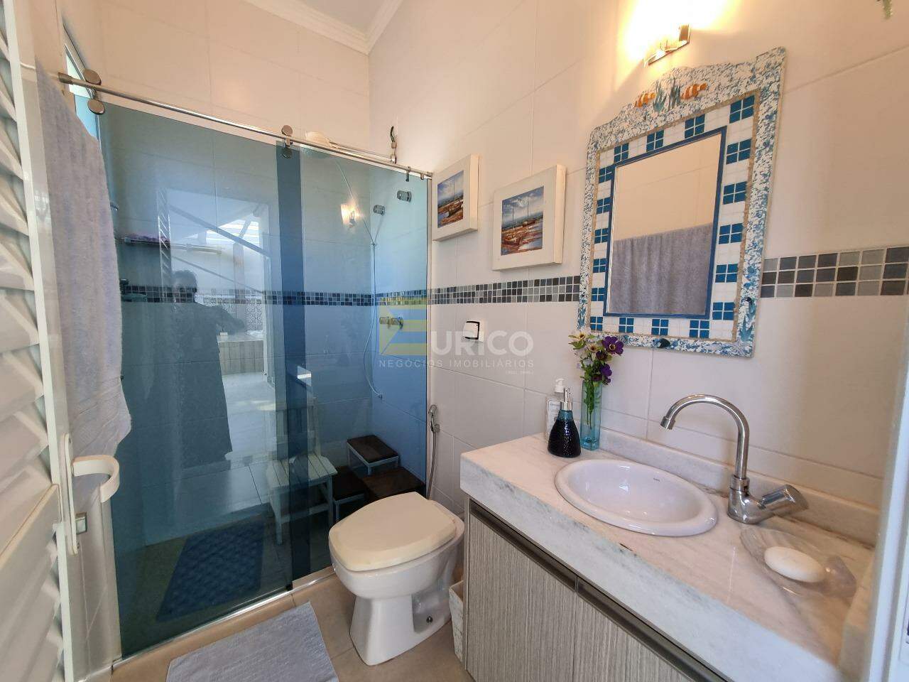 Casa em condomínio à venda no Condomínio Fiorella em Valinhos/SP: Banheiro externo