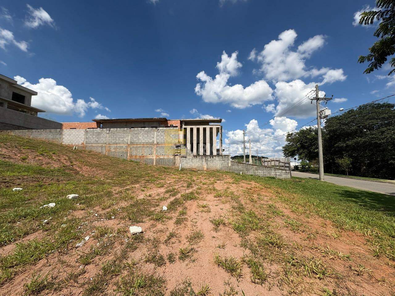 Terreno em Condomínio à venda no Condomínio Santa Isabel II em Louveira/SP: 