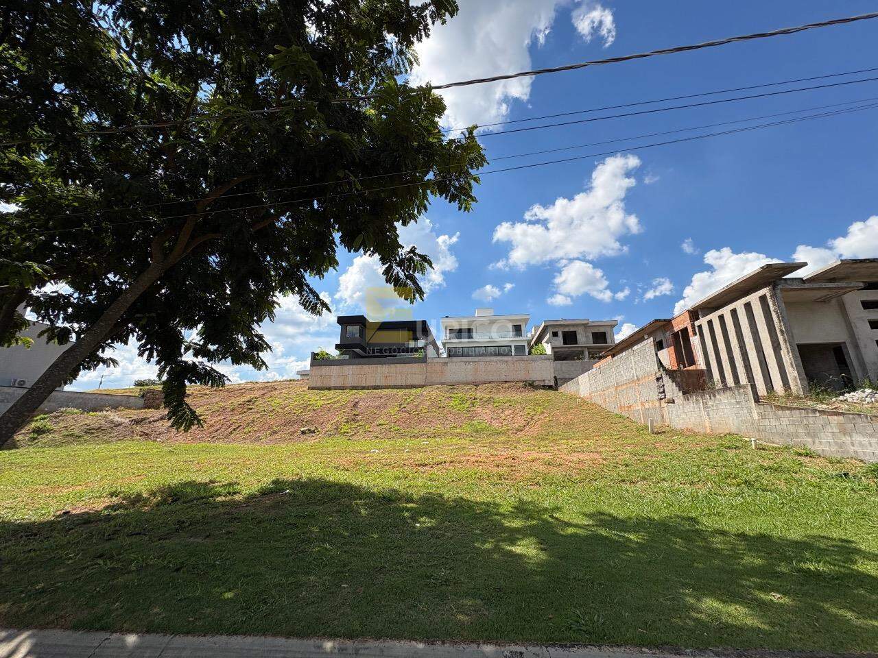 Terreno em Condomínio à venda no Condomínio Santa Isabel II em Louveira/SP: 