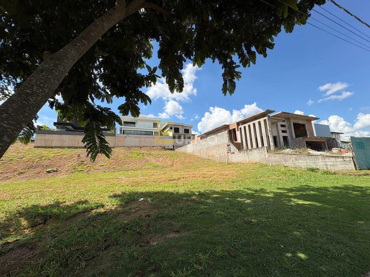 Terreno em Condomínio à venda no Condomínio Santa Isabel II em Louveira/SP: 