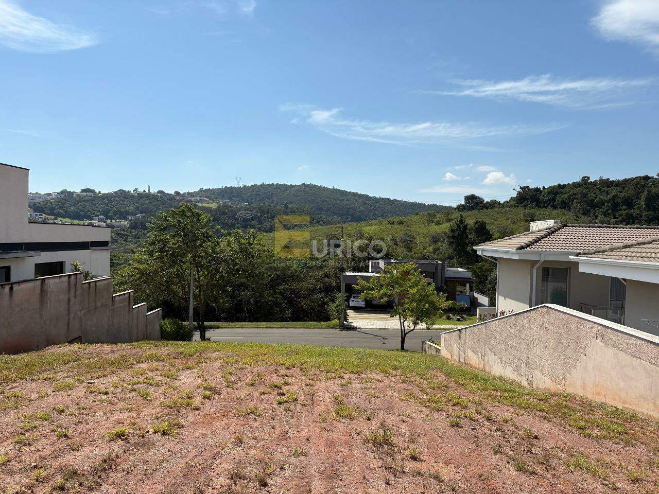 Terreno em Condomínio à venda no Condomínio Santa Isabel em Louveira/SP: