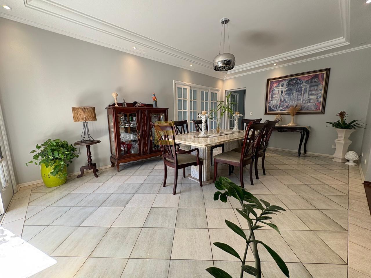 Casa em condomínio à venda no Condomínio Estância Marambaia em Vinhedo/SP: sala de jantar