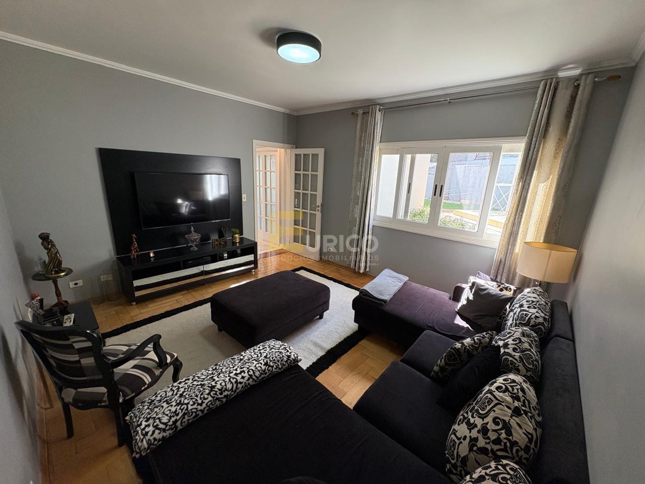 Casa em condomínio à venda no Condomínio Estância Marambaia em Vinhedo/SP: sala de tv