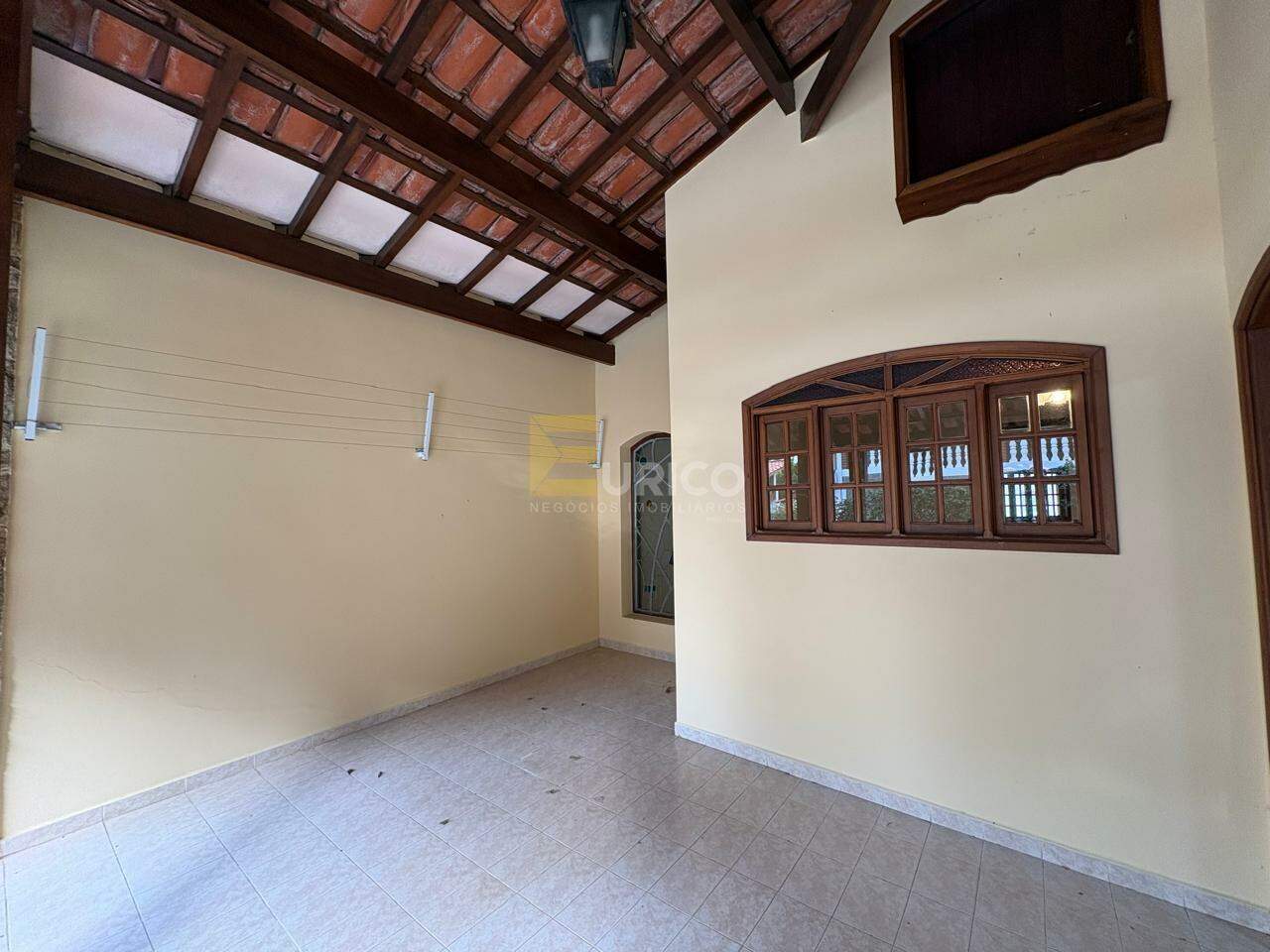 Casa em condomínio para aluguel no Condomínio Vista Alegre - Sede em Vinhedo/SP: QUINTAL P/ PENDURAR ROUPAS