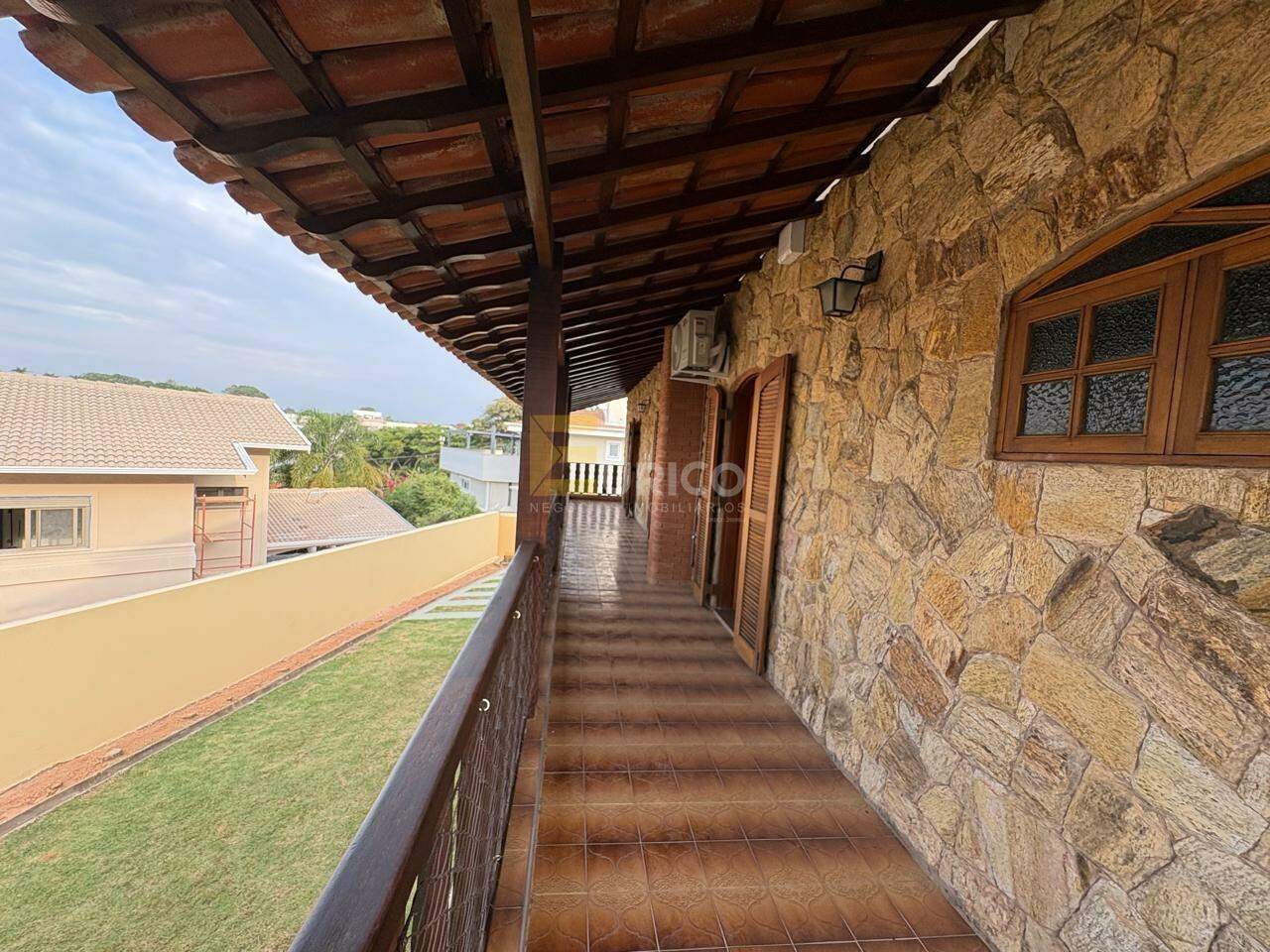 Casa em condomínio para aluguel no Condomínio Vista Alegre - Sede em Vinhedo/SP: VARANDA DOS QUARTOS