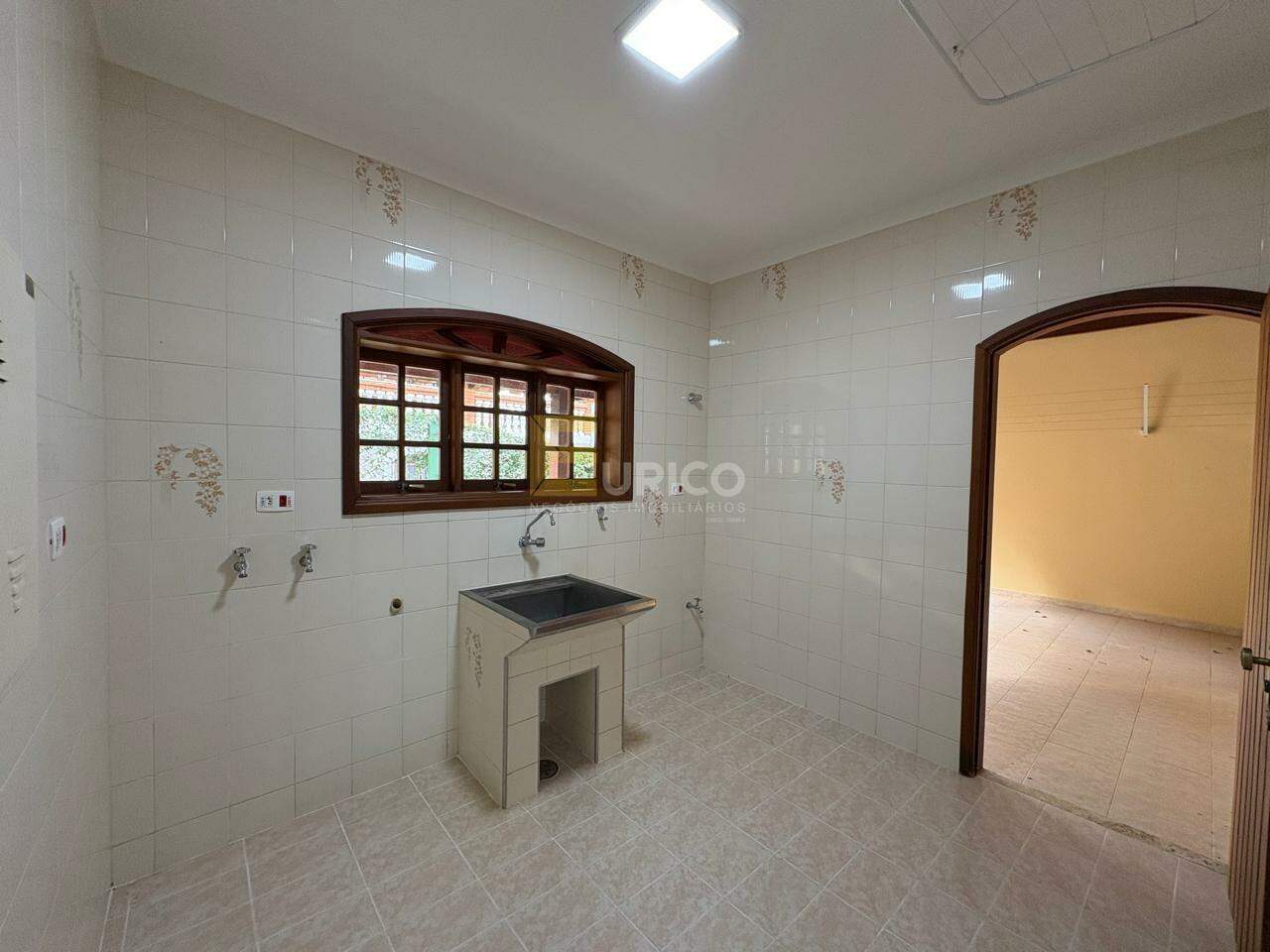 Casa em condomínio para aluguel no Condomínio Vista Alegre - Sede em Vinhedo/SP: LAVANDERIA