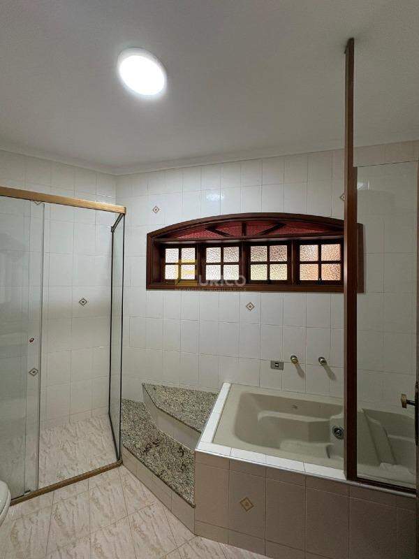 Casa em condomínio para aluguel no Condomínio Vista Alegre - Sede em Vinhedo/SP: WC APOIO DOS 2 QUARTOS