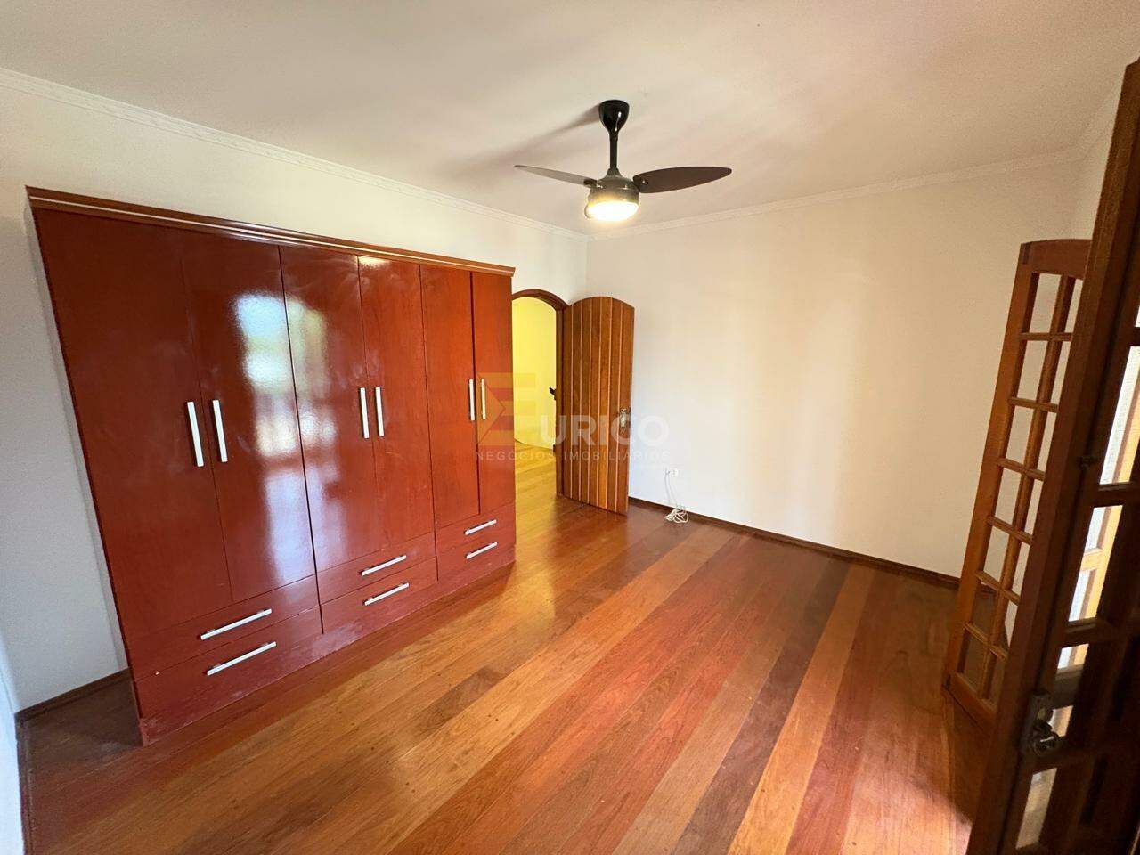 Casa em condomínio para aluguel no Condomínio Vista Alegre - Sede em Vinhedo/SP: QUARTO C/ ARMÁRIO