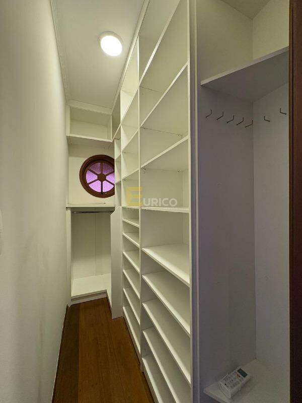 Casa em condomínio para aluguel no Condomínio Vista Alegre - Sede em Vinhedo/SP: CLOSET SUÍTE MASTER