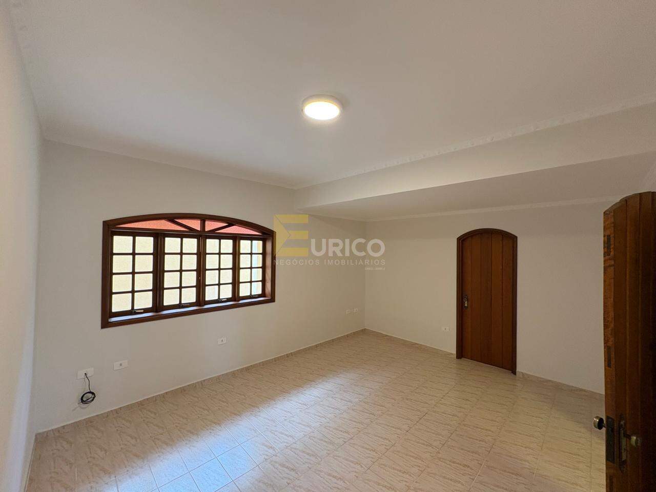 Casa em condomínio para aluguel no Condomínio Vista Alegre - Sede em Vinhedo/SP: SUÍTE PISO INFERIOR