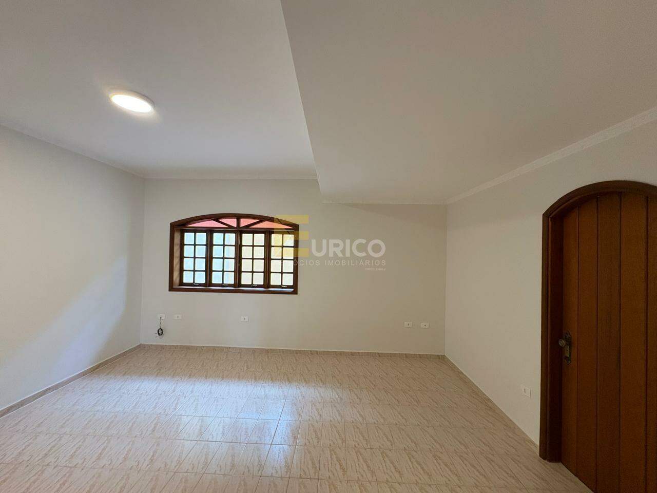 Casa em condomínio para aluguel no Condomínio Vista Alegre - Sede em Vinhedo/SP: SUÍTE PISO INFERIOR