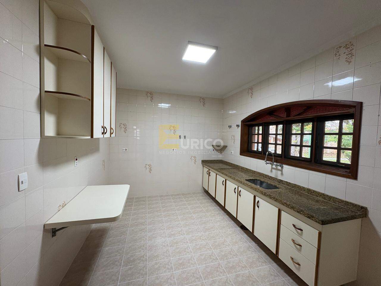 Casa em condomínio para aluguel no Condomínio Vista Alegre - Sede em Vinhedo/SP: COZINHA