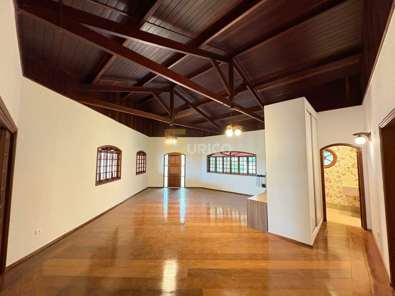 Casa em condomínio para aluguel no Condomínio Vista Alegre - Sede em Vinhedo/SP: SALA