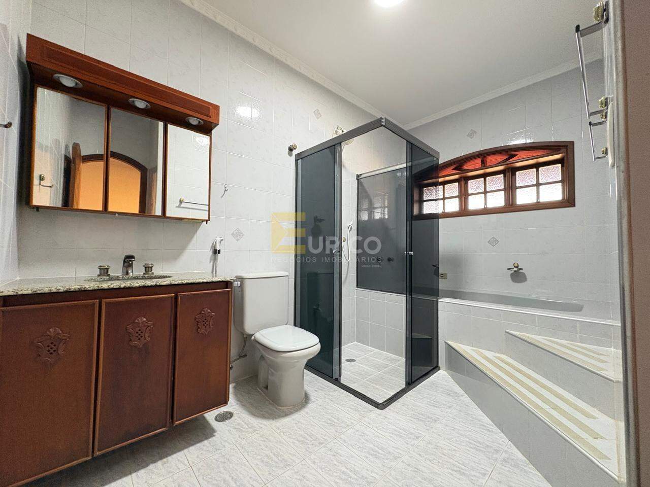 Casa em condomínio para aluguel no Condomínio Vista Alegre - Sede em Vinhedo/SP: WC SUÍTE MASTER