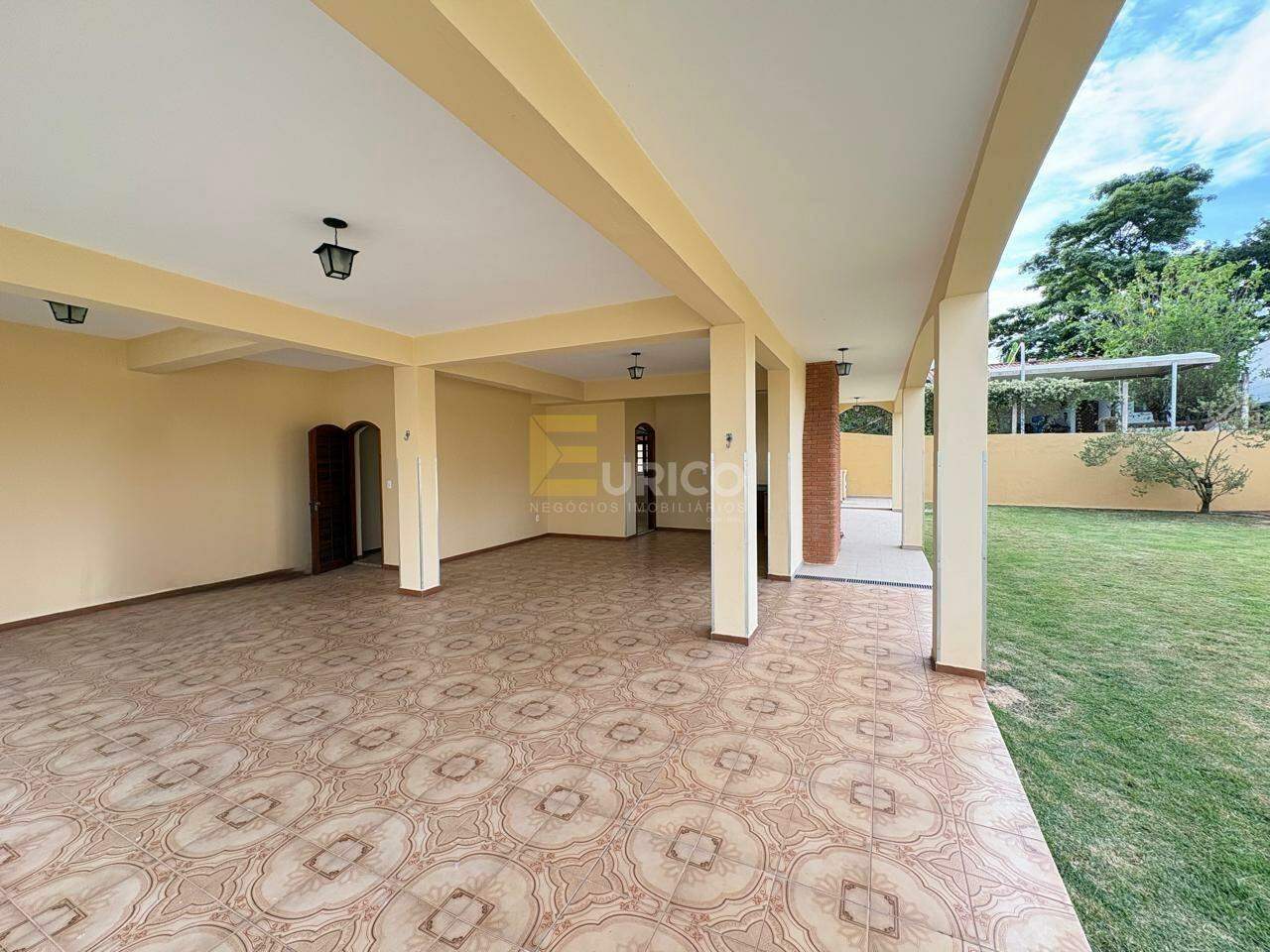 Casa em condomínio para aluguel no Condomínio Vista Alegre - Sede em Vinhedo/SP: GARAGEM
