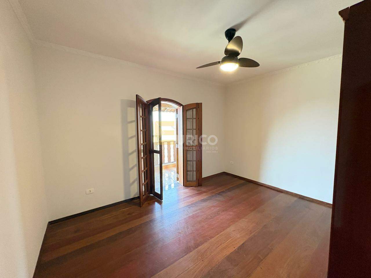 Casa em condomínio para aluguel no Condomínio Vista Alegre - Sede em Vinhedo/SP: QUARTO C/ ARMÁRIO