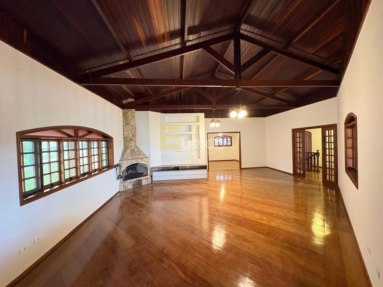 Casa em condomínio para aluguel no Condomínio Vista Alegre - Sede em Vinhedo/SP: SALA