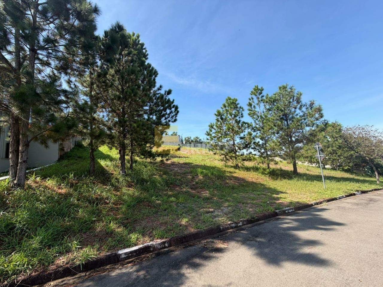 Terreno em Condomínio à venda no Condomínio Villa Lombarda em Valinhos/SP: 