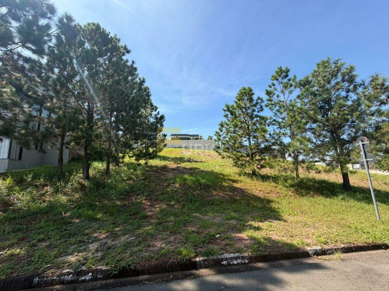 Terreno em Condomínio à venda no Condomínio Villa Lombarda em Valinhos/SP: 