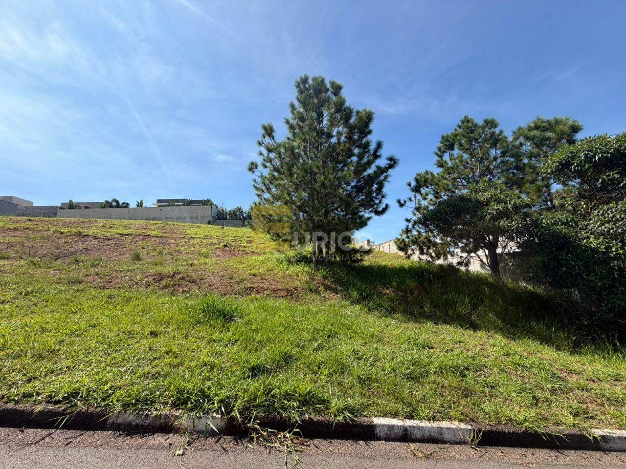 Terreno em Condomínio à venda no Condomínio Villa Lombarda em Valinhos/SP: 