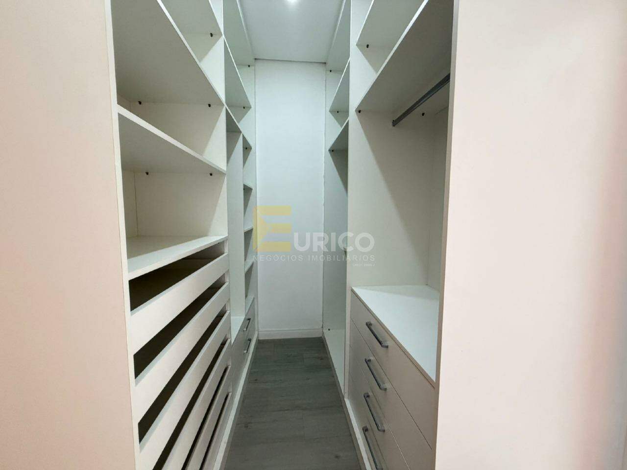Casa em condomínio à venda no Condomínio Villa Lombarda em Valinhos/SP:
